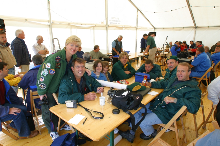 2004 World Flying Championships Briefing